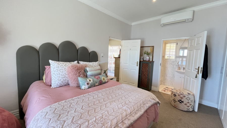 4 Bedroom Property for Sale in Simons Kloof Western Cape